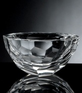 Marrying a round silhouette with bold geometric cuts, the Jackie bowl from Oleg Cassini promises a lifetime of luxe, dazzling shine. In eco-friendly glass with unparalleled clarity and substantial weight.