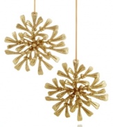 Leaves of mistletoe make beautiful snowflakes and extra-festive ornaments for your tree and, in an iridescent gold, provide extraordinary shimmer.
