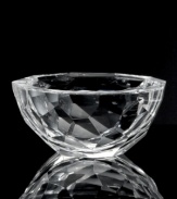 Marrying a round silhouette with bold geometric cuts, the Jackie bowl from Oleg Cassini promises a lifetime of luxe, dazzling shine. In eco-friendly glass with unparalleled clarity and substantial weight.