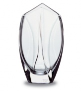 Soft curves work with sharp angles in the magnificent Giverny vase, featuring fine crystal with the impeccable quality and craftsmanship of Baccarat.