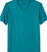 Time to reflect. This glossy logo t-shirt from Calvin Klein lightens up your casual style.