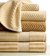 Get the spa treatment with this Desert Spa washcloth from Lauren by Ralph Lauren, featuring a herringbone design in a warm tan colorway. Finished in pure cotton.