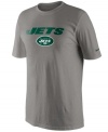 From the pre-game to after-party, show off your New York Jets pride in this NFL football t-shirt from Nike.