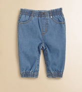 The perfect pair for the playful baby, with an elastic waist and a hint of stretch.Elastic waistband with button detailSlash front pocketsBack patch pocketsSnap legs with elastic cuffs98% cotton/2% elastaneMachine washImported