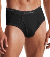 Comfortable classics that fit well and feel great. Logo waistband. Three per pack. U1000.