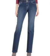 Flaunt your figure in these medium wash petite jeans from Style&co.! A special curvy-fit and rhinestone embellished pockets make it a brilliant choice!