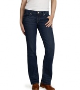 Give your old jeans the boot – and get into Levi's 528 curvy fit bootcuts! The dark blue wash looks perfectly lived-in already.