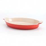 The largest version of the beloved Le Creuset au gratin dish, this bright kitchen essential takes your creations from freezer to oven to table in classic style.