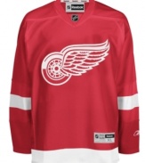 The Motor City knows how to do a few things well: cars, tires and puck. Show some love for your favorite NHL squad and rock this Detroit Red Wings hockey sweater from Reebok.