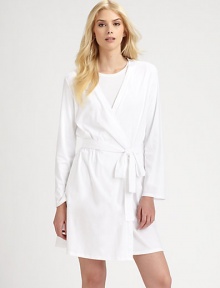 Luxurious versatility in a classic silhouette created from long-staple Egyptian Giza cotton, mercerized for ultra softness and a natural sheen.Long sleevesUnderstated wrap styleTunneled sash is non-removablePerfect for travelMercerized Egyptian Giza cotton interlockMachine washImportedAdditional Information Women's Modern Size Guide 