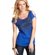 Make your love for Guess? plain with this logo emblazoned top that sports cool shoulder cutouts and a slew of tough studs!