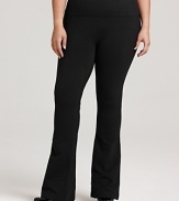 This Lyssé Leggings look flaunts a signature control top and flattering bootcut silhouette for up-to-the-minute chic.