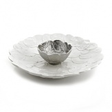 Nature-inspired, this striking, leaf-accented set was designed for entertaining.