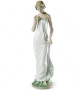 A vision of grace with a flowing white dress and flowers in her hair, the Beautiful Gloria figurine from Lladro adds a feminine touch to any setting.