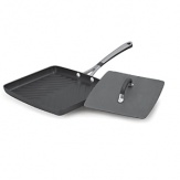 A nonstick surface and fantastic heat distribution earn this Simply Calphalon Nonstick panini pan & press a spot in your kitchen.