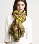 A multi-colored style in a digital-inspired, geometric print. 62% linen/38% viscoseAbout 40 X 78Hand washImported 