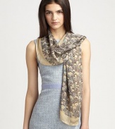 A pretty feather print design with a solid border in luxurious silk. SilkAbout 27½ X 71Dry cleanItaly