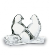 Pure symbols of love and peace the Loving Doves from Baccarat are united for eternity. A delightful and moving way to commentate any wedding or anniversary.