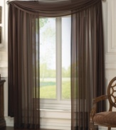 Borrowing its name from graceful steps of ballet dancers, the Glissade scarf window valance presents an equally elegant and flowing design in a light-filtering sheer. This scarf valance finishes the overall look with sophisticated charm.