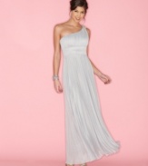 Speechless perfects elegant style with a sparkling gown that boasts gorgeous details, from the pleated, floor-length skirt to the grecian, one-shoulder silhouette!