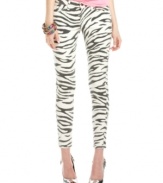 Feed your animalistic need for eye-catching style with these skinny jeans from GUESS?. A prominent zebra print and chic, cropped length add these ankle-skimmers to the it denim category!