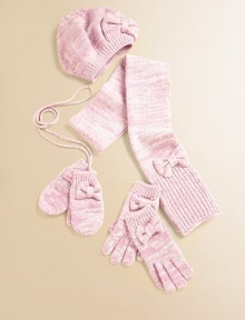 A toasty, marled wool-blend yarn from Italy, knit into cozy mittens with sweet bows.Smooth knit with ribbed cuffBig bow on eachAttached loss-prevention string40% wool/28% rayon/15% nylon/10% cashmere/7% angoraDry cleanImported