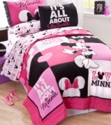 Pretty in pink! Enjoy sweet dreams every night with this quilt set from Disney, featuring a pink, black and white square pattern with playful hearts and the one and only Minnie Mouse.