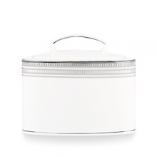 The epitome of timeless beauty, kate spade's Palmetto Bay china makes an elegant presentation for fine dining occasions. Accented with platinum bands, the simple yet sophisticated collection lends an air of distinction to holidays, intimate gatherings and celebrations.