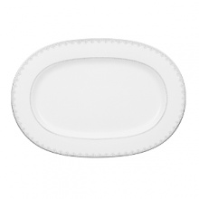 White Lace bone china is characterized by its diverse series of borders all rendered in precious platinum. The classic combination of platinum and white radiates on the table. A truly classic look.