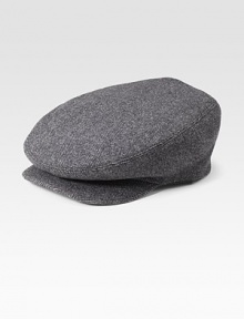 Classic wool herringbone cap finished with an interlocking G palladium ornament. Wool Dry clean Made in Italy 