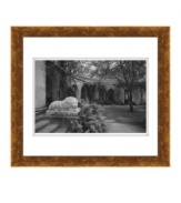 With a replica of sculptor Antonio Canova's crouching lion, this ornate garden landscape exudes grandeur in classic black and white. A wooden frame completes the look with warm gold tones.