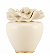 With the look of a peony and sweet smell of apple blossoms, this pretty porcelain diffuser from Lenox has a beautiful presence in any setting. Qualifies for Rebate