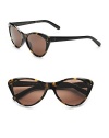 This classic shape never loses it's appeal. Available in tortoise with brown gradient lens, black with grey gradient lens.Acetate frame with crystal lens Logo detail 100% UV protective Made in Italy