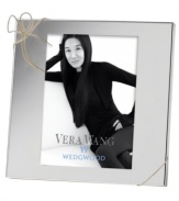 Display your favorite moments with the Love Knots 4x6 frame. Only Vera Wang could capture elegance so gracefully and tie it up with a bow.