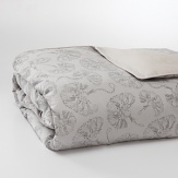 Adorned with printed tassels allover, this patterned duvet embodies elegant style and modern sophistication.