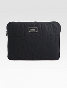 Signature quilted nylon zips around your computer for a stylish cover.Zip-around closureFully lined13¾W X 10½H X 3/4DImported Signature quilted nylon zips around your computer for a stylish cover.Zip-around closureFully lined13¾W X 10½H X 3/4DImported