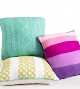 Come full circle. Sassy circles in a bright green hue embellish this decorative pillow from Jenni for an extra pop of style on your Daisy bed. Let stand alone or pair with other decorative pillows for a fun look.