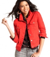 Tinseltown takes the ever-popular denim jacket to trend-right heights, designing this style in a totally vibrant, crimson wash! Layer the jacket over an ensemble of neutrals for a chic pop of color.