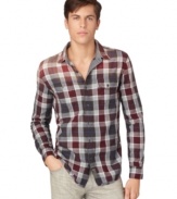 A flattering fit and a classic plaid design make this Calvin Klein Jeans button down the perfect go-to shirt.