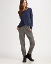 Soft, cotton-rich style with an elastic waistband and the edgy details you crave. Elastic waistbandFront zipperSlash pocketsFitted cuffs75% cotton/25% polyesterMachine washImported