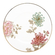 Painted Camellia brings vintage florals to life with just the right amount of color to make the dinner table unique. Draped against a gold-rimmed white canvas, delicate painted florals create a beautiful melodic feel. The salad plate, defined by a rich black background, is artfully juxtaposed to its white-bodied counterpart for a dramatic contrast. Painted Camellia brings vintage florals to life with just the right amount of color to make the dinner table unique. Draped against a gold-rimmed white canvas, delicate painted florals create a beautiful melodic feel. The salad plate, defined by a rich black background, is artfully juxtaposed to its white-bodied counterpart for a dramatic contrast.