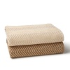 The rich herringbone weave on this sculpted Ralph by Ralph Lauren hand towel creates incomparable luxury and absorbency.