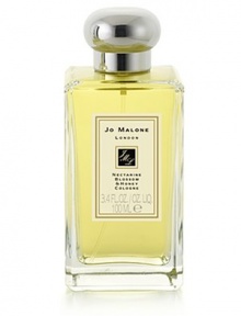 Inspired by the delicate flavor of peach sorbet, Nectarine Blossom & Honey Cologne is an ambrosial scent. This divinely sweet fragrance combines nectars of peach, plum and blackcurrant with the richness of honey. 