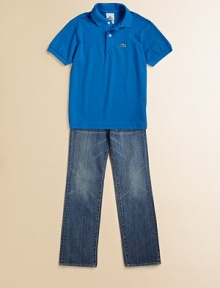 A straight-leg silhouette with fading, distress and signature squiggle stitching on the back pockets create a classic look.Front button closureZip flyWaistband with belt loopsFive-pocket stylingCottonMachine washImported A straight-leg silhouette with fading, distress and signature squiggle stitching on the back pockets create a classic look.Front button closureZip flyWaistband with belt loopsFive-pocket stylingCottonMachine washImported