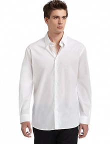 THE LOOKShirt collarFront button closure Long button cuff sleeves Shirttail hemBack yoke and seam detailsTHE MATERIAL96% cotton/4% elastaneCARE & ORIGINMachine washMade in Italy