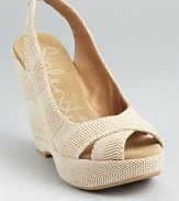 In classic, natural jute, these Splendid wedges offer timeless style that lends itself to virtually every outfit.