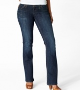 In a super flattering fit, these Levi's Bold Skinny jeans feature a classic dark wash with a perfect worn-in look!