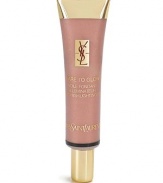 A silky complexion illuminator, between a highlighter and an enhancer, Dare To Glow is a must-have for women who want a gorgeous glow. The melting, ultra-fresh gel texture leaves skin soft and comfortable. Enriched with optical mother-of-pearl particles, Dare To Glow forms an impalpable veil for a natural-looking shimmer on the skin. 
