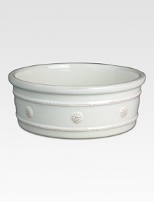 An elegant thread and berry motif lets pets enjoy the signature charm of Juliska dinnerware.Stoneware ceramicDishwasher safe30 ounce capacity7 X 2.5Imported An elegant thread and berry motif lets pets enjoy the signature charm of Juliska dinnerware.Stoneware ceramicDishwasher safe30 ounce capacity7 X 2.5Imported