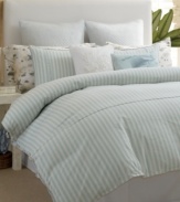 An aquatic oasis! Inspired by the crisp, cool water of the Caribbean, this Tommy Bahama Home Surfside Stripe comforter set features a striped pattern in soft, aqua hues and button accents that add extra flair.